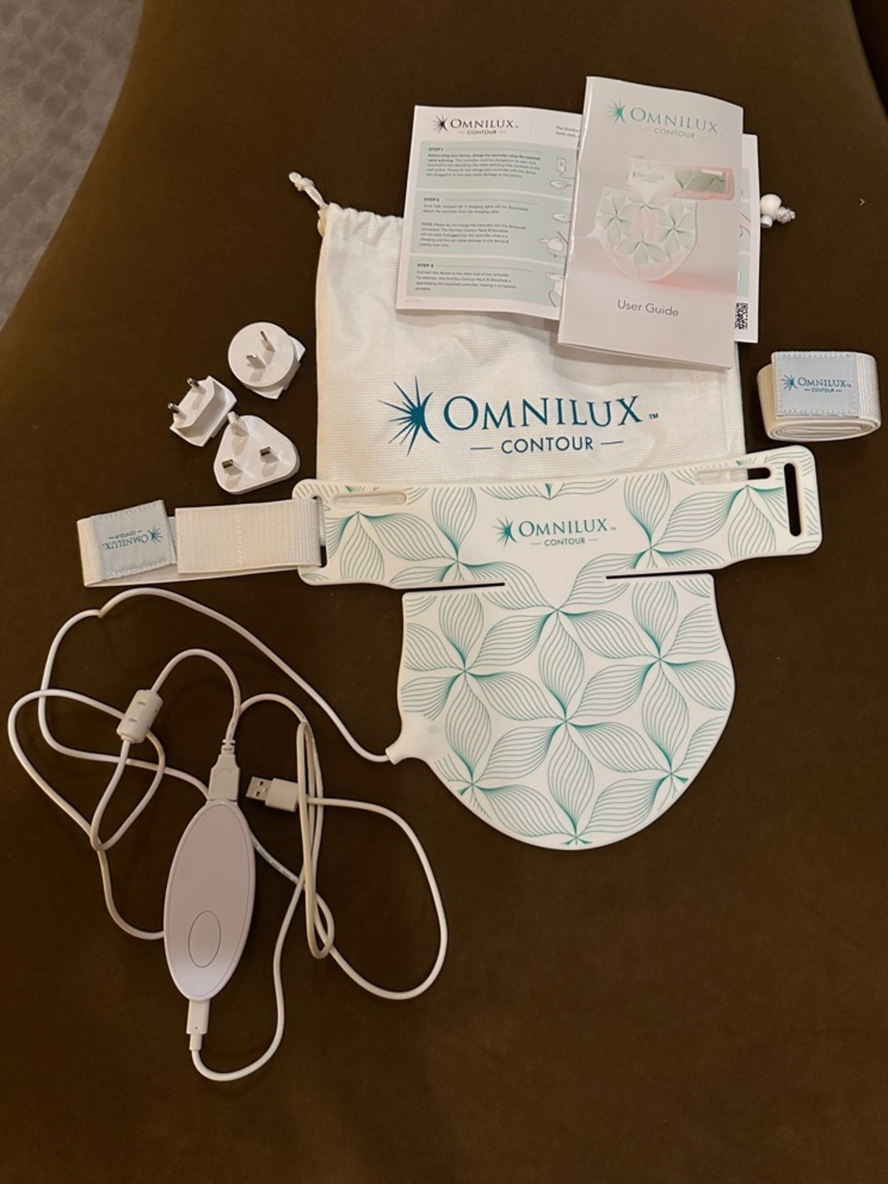 Omnilux Contour Neck & Décolleté with Pouch, Straps & Accessories